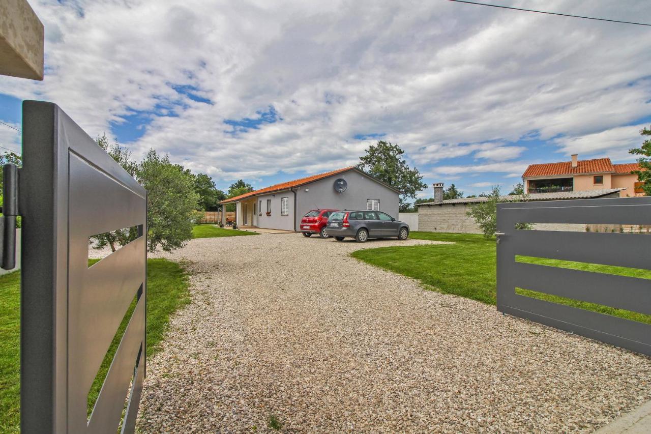 Natascha In Pamici - Haus Fuer 6 Personen Villa Žminj Eksteriør bilde